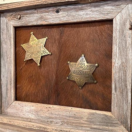 Acorn Hideaways Canton Rustic Old West Frontier Suite Bagian luar foto