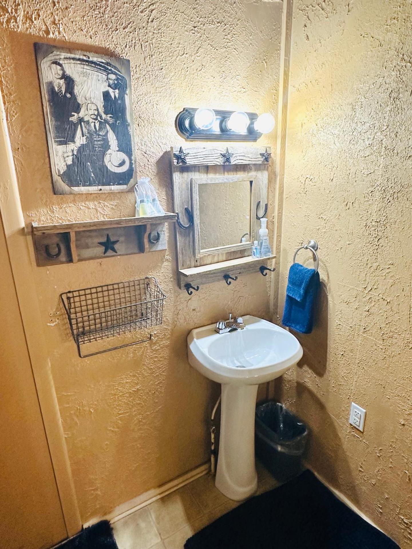 Acorn Hideaways Canton Rustic Old West Frontier Suite Bagian luar foto