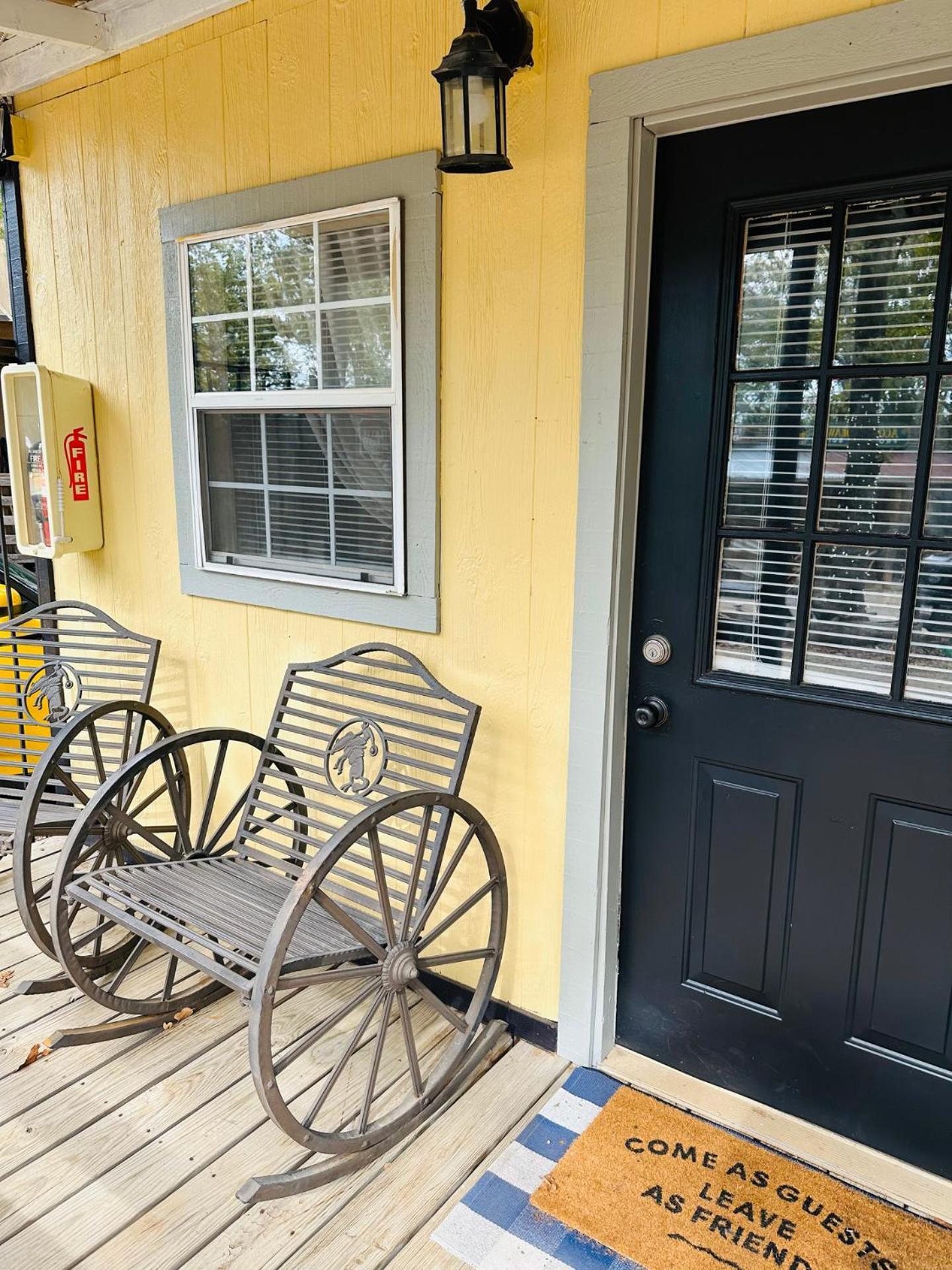 Acorn Hideaways Canton Rustic Old West Frontier Suite Bagian luar foto
