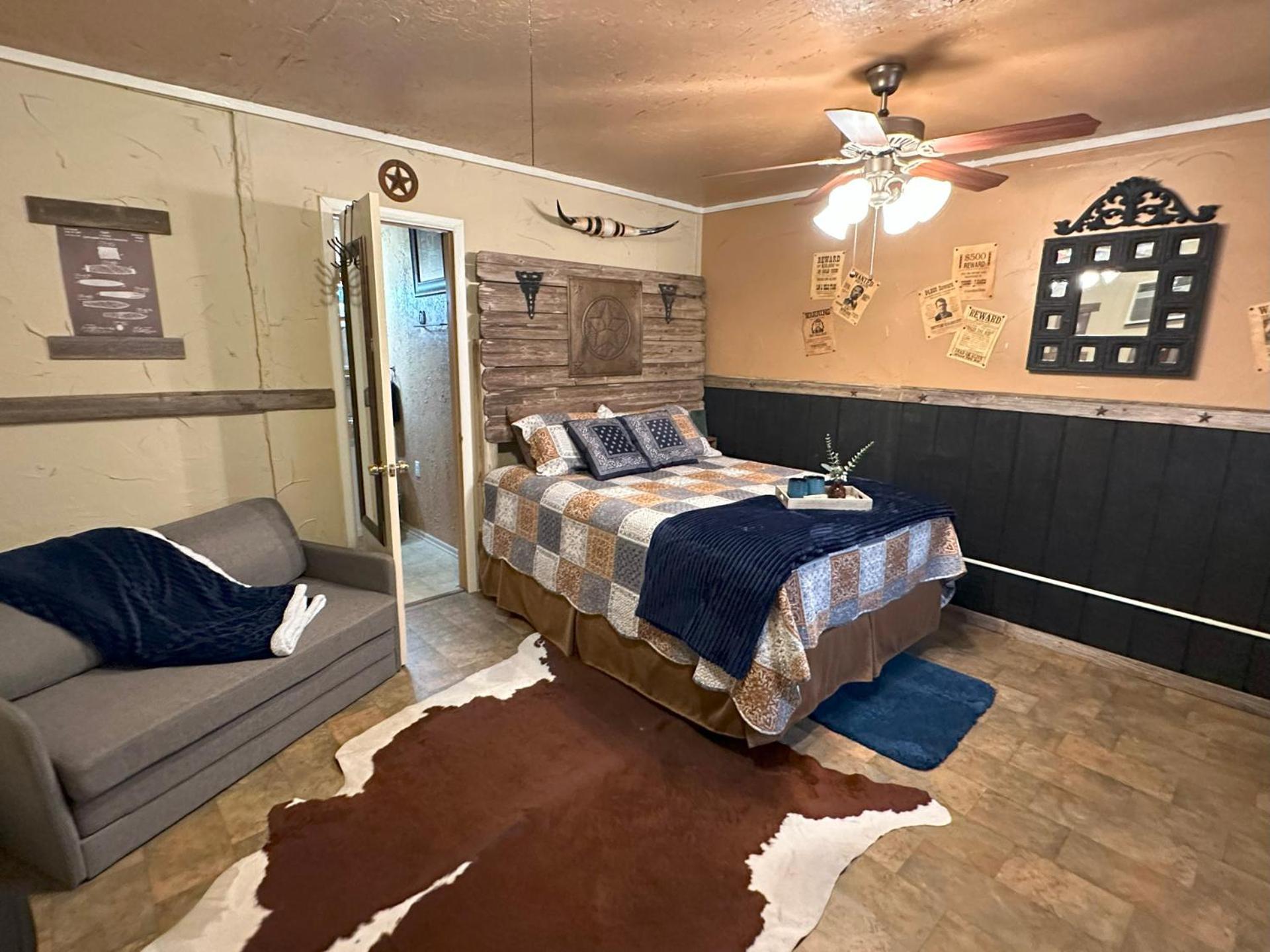 Acorn Hideaways Canton Rustic Old West Frontier Suite Bagian luar foto